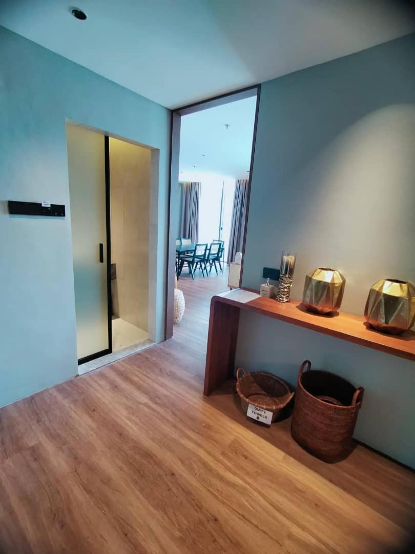 Roxy Beach Resort Sematan Extérieur photo