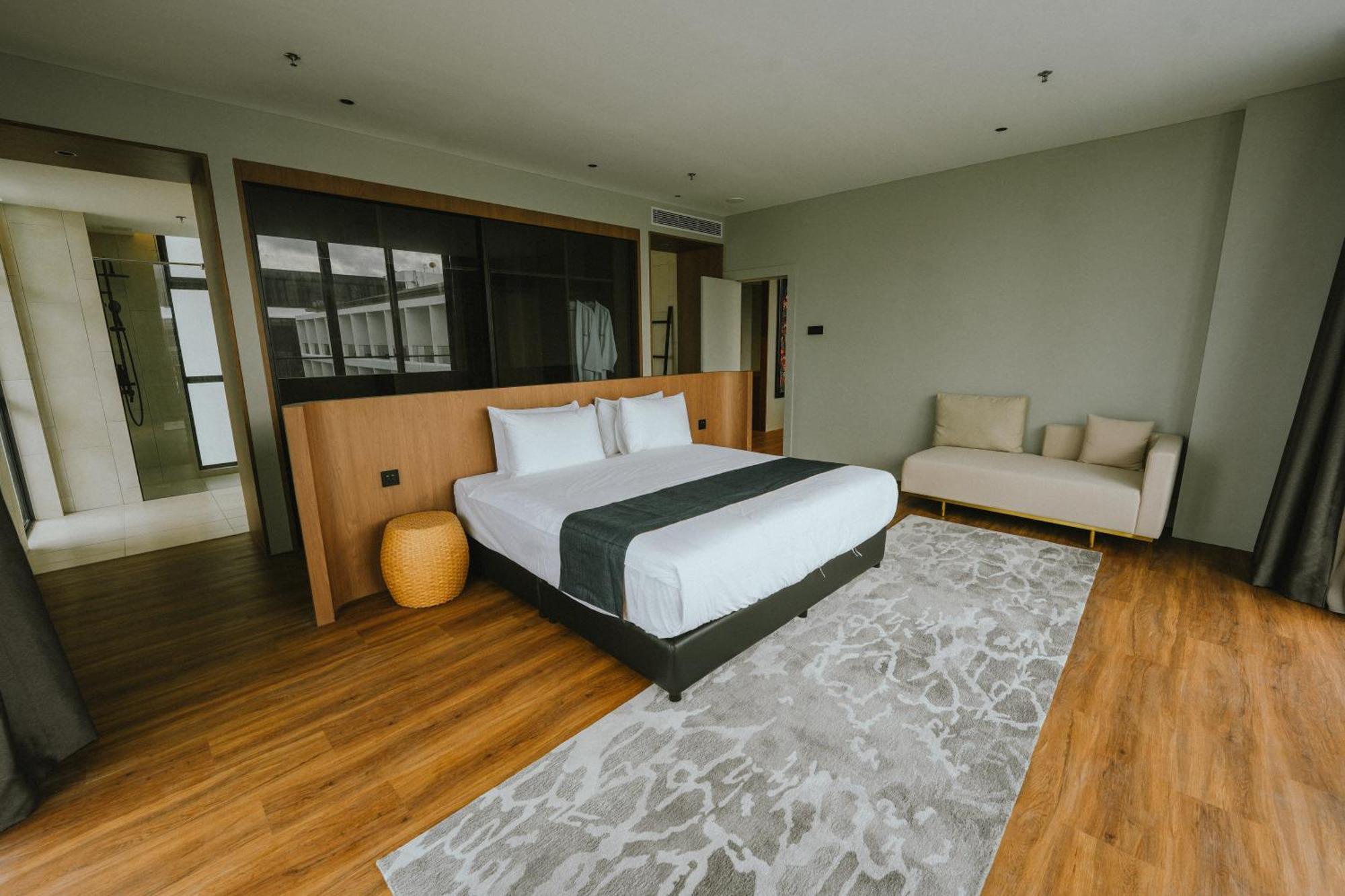 Roxy Beach Resort Sematan Extérieur photo