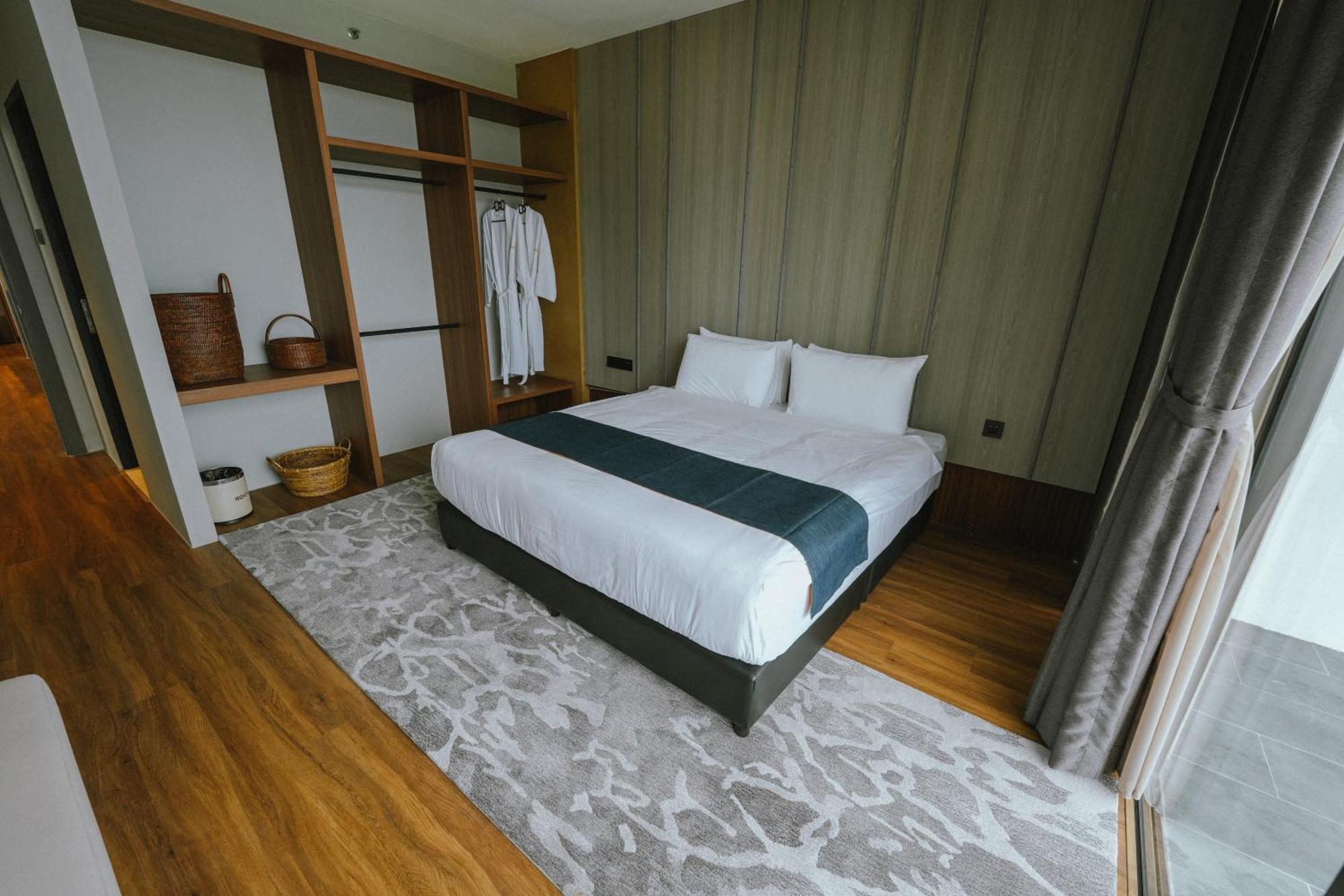Roxy Beach Resort Sematan Extérieur photo
