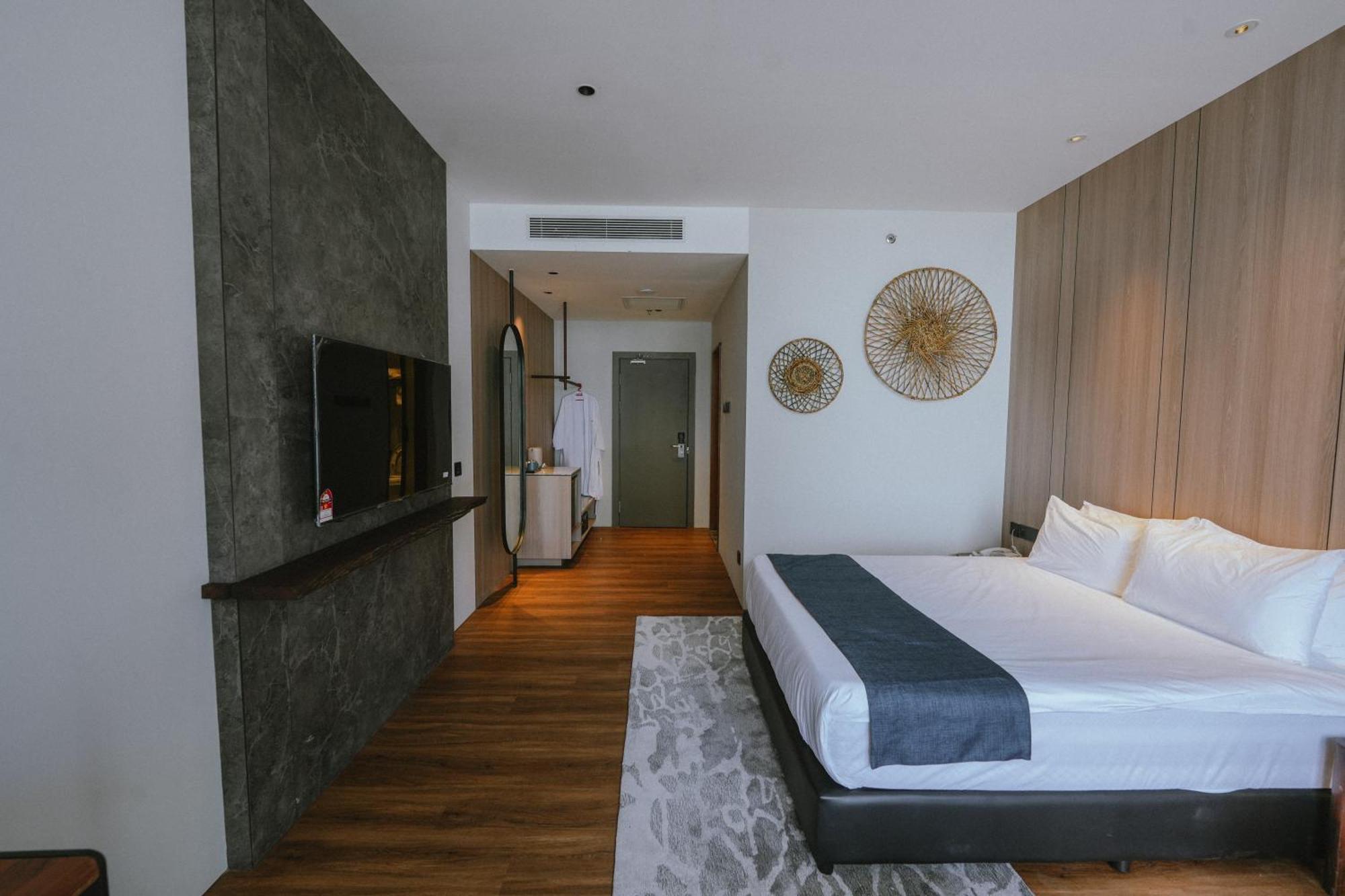 Roxy Beach Resort Sematan Extérieur photo