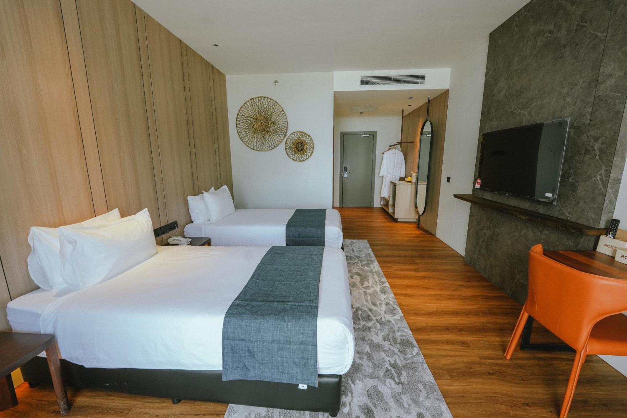 Roxy Beach Resort Sematan Extérieur photo